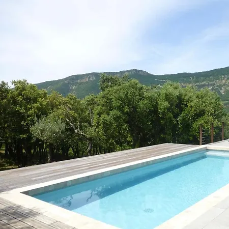 Moderne En Drome Roche-Saint-Secret