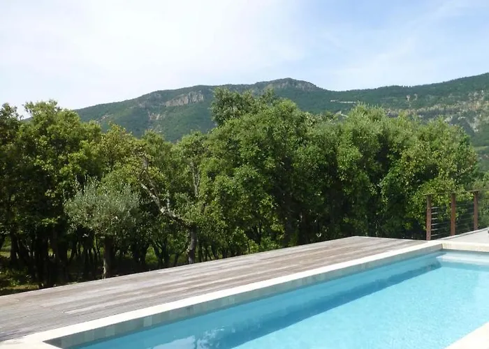 Moderne En Drome Roche-Saint-Secret
